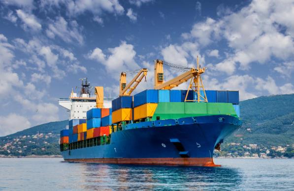 深圳国际货运业的迅猛发展，归因于深圳优越的位置和完善的物流网络