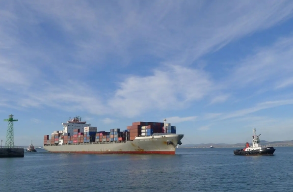 深圳港口作为中国非常繁忙的港口之一，其货代业务也得到了蓬勃发展