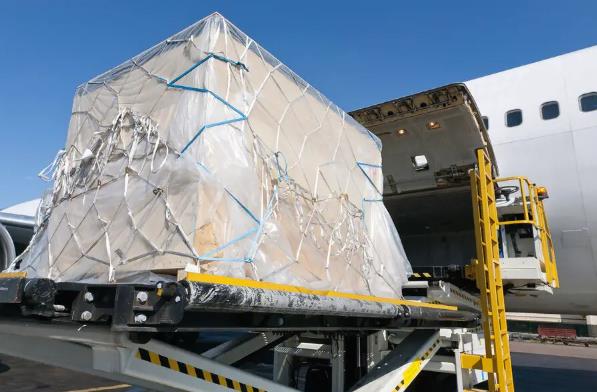 英国货代在推动国际贸易和提升物流效率方面的作用有哪些？